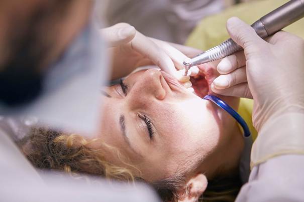 Wellness en Witte Glimlach: Zo Blijft Je Mond in Topconditie Tijdens Golfreizen